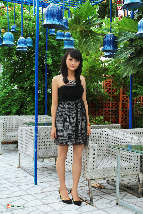Nguời[-]mẫu[-]Tố[-]Quyên[-]trẻ[-]trung[-]với[-]trang[-]phục[-]mới[-]của[-]NTK[-]Việt[-]Hùng